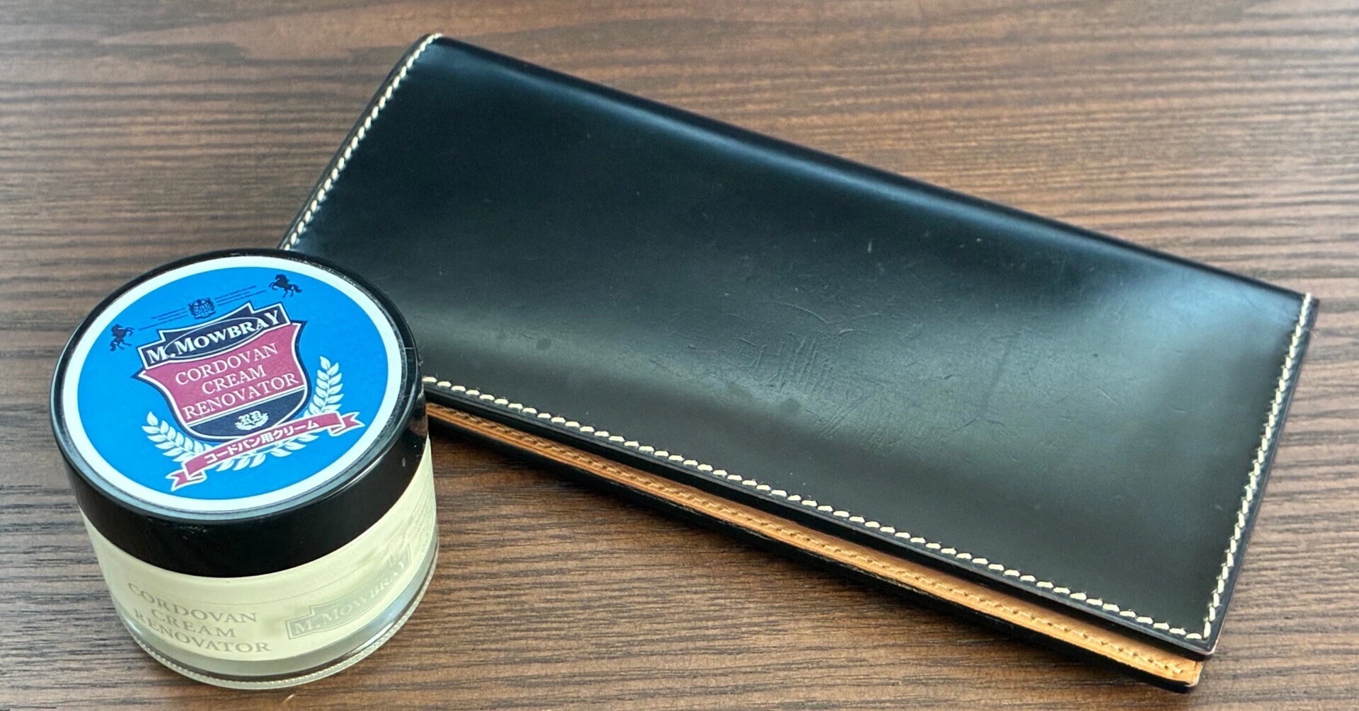 大人ぶって買ったコードバンの革財布と7年分のキズ