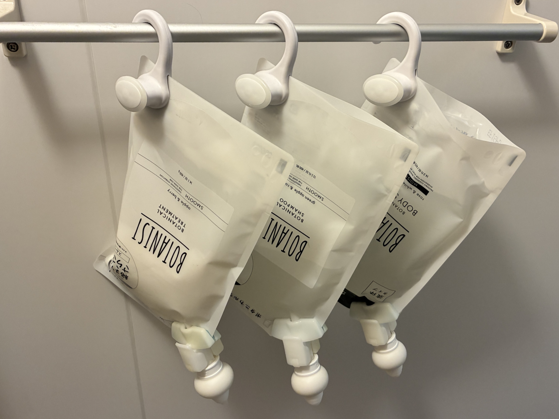 シャンプーはぶら下げるのが便利という話